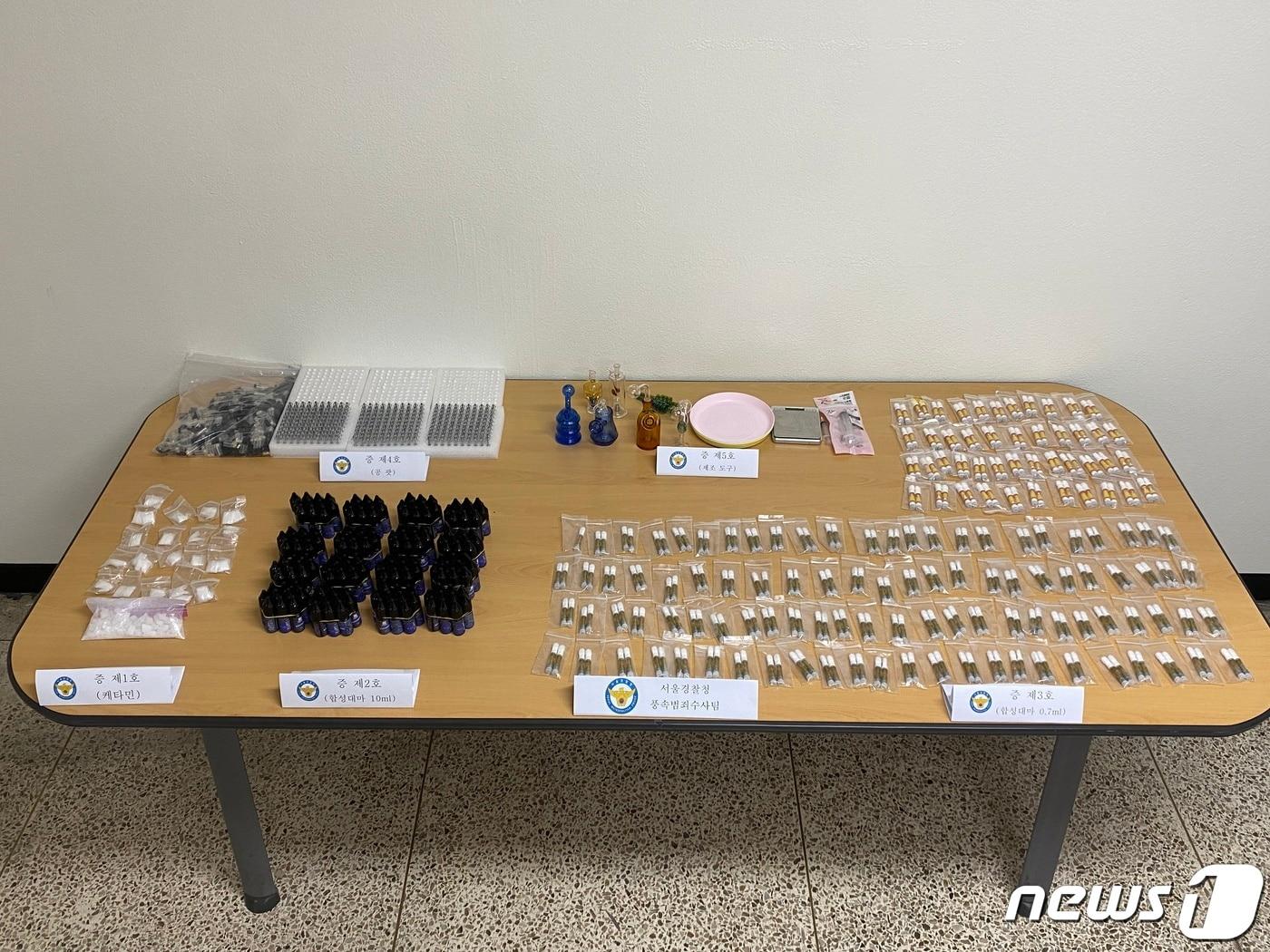 본문 이미지 - 서울경찰청 풍속범죄수사팀은 마약류 제조·판매책 5명, 보관·운반책 4명, 마약을 투약한 성매매업소 종업원 4명 등 총 13명을 검거했다.(서울경찰청 제공)