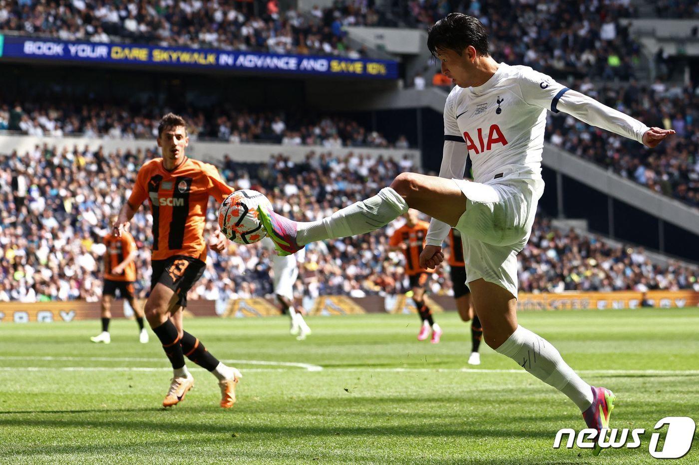 토트넘 홋스퍼의 손흥민(오른쪽) ⓒ AFP=뉴스1