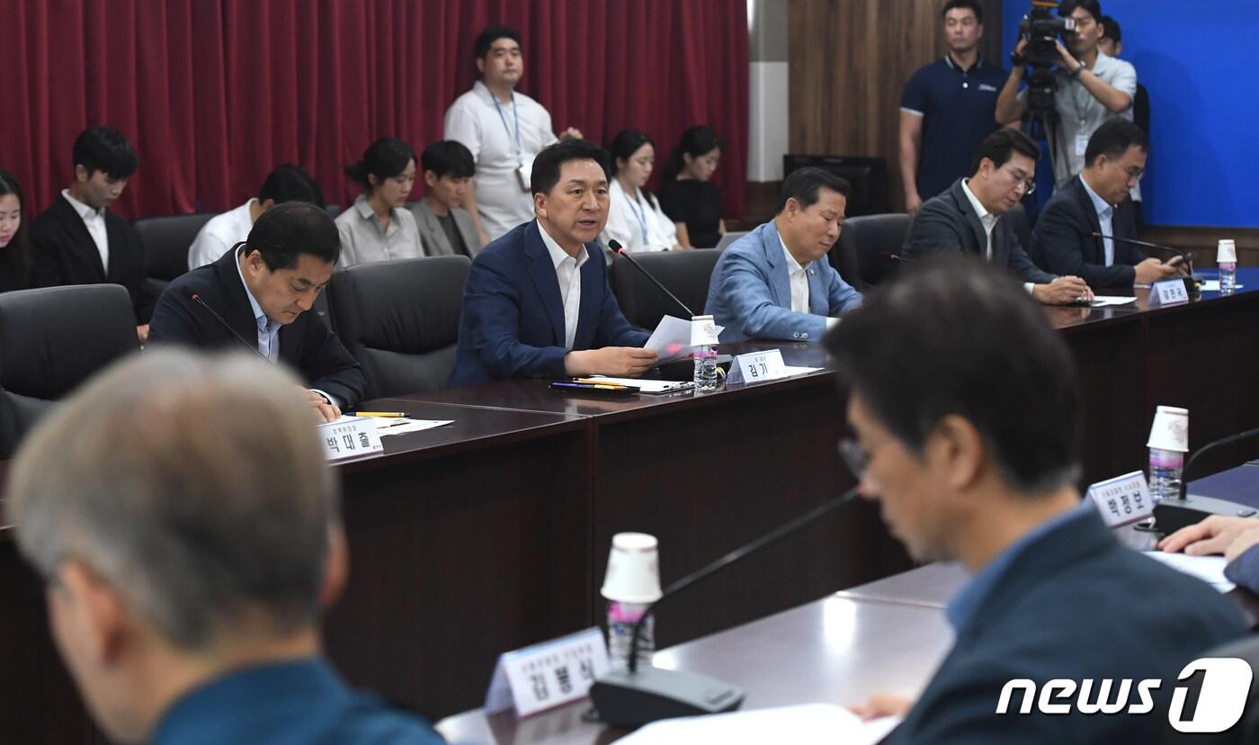 본문 이미지 - 김기현 국민의힘 대표가 7일 오후 서울 마포구 서울경찰청 강력범죄수사대에서 열린 '해결사! 김기현이 간다-강력범죄대책 마련 현장방문'에서 발언을 하고 있다. 2023.8.7/뉴스1 ⓒ News1 국회사진취재단