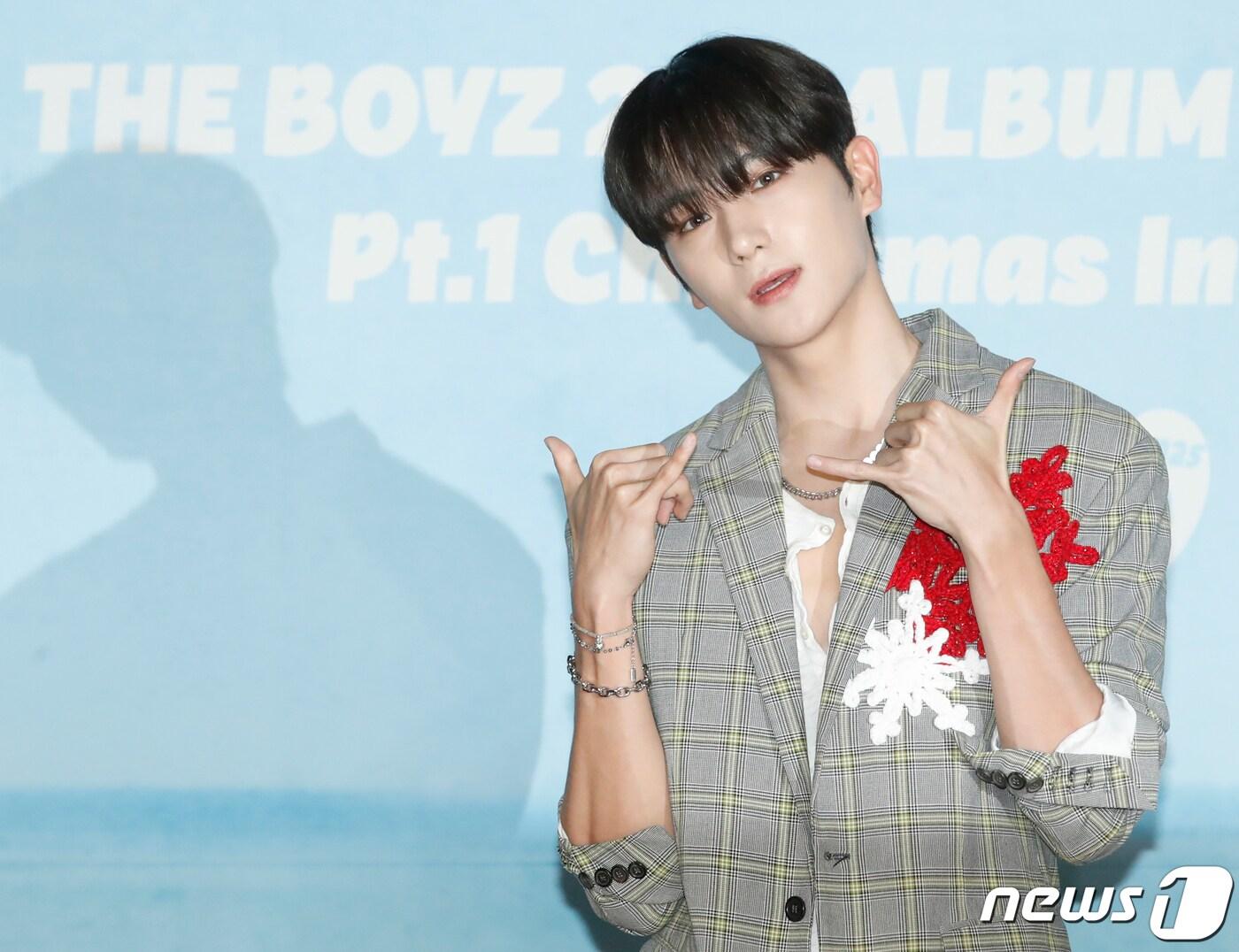 본문 이미지 - 그룹 더보이즈(THE BOYZ) 현재가 7일 오후 서울 영등포구 CGV 영등포에서 진행된 정규 2집 ‘판타지(PHANTASY)’ 발매 기념 기자간담회에서 포즈를 취하고 있다. 2023.8.7/뉴스1 ⓒ News1 권현진 기자