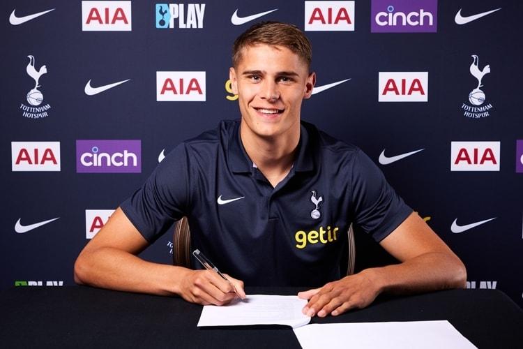 본문 이미지 -  토트넘이 반 더 벤 영입을 완료했다.(토트넘 홈페이지 캡처)
