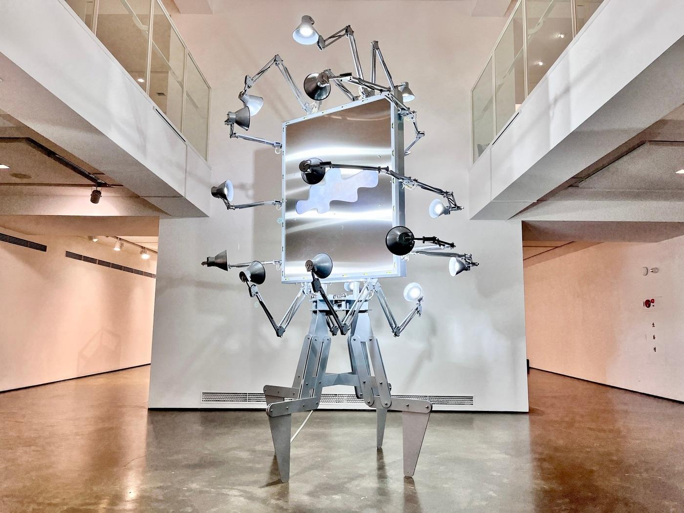 본문 이미지 - 이정근_Temptation trap_steel, powder coating, archival pigment print_145&times;160&times;320㎝_2023 &#40;OCI미술관 제공&#41; 