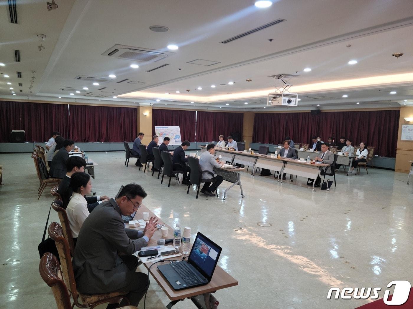 본문 이미지 - '오시리아관광단지 관리운영 실행계획 수립용역' 착수보고회 모습.(부산도시공사 제공)