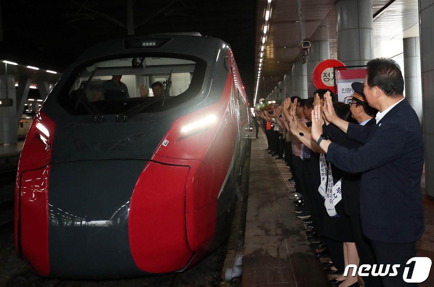 부산역에서 첫 운행에 나선 친환경 신형열차 'ITX-마음'. 2023.9.1/뉴스1 ⓒ News1 윤일지 기자