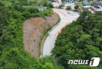 본문 이미지 - 전북 장수군은 동촌리 일대 밀목재가 산림청에서 추진하는 백두대간 생태축 복원사업 대상으로 확정됐다고 1일 밝혔다.밀목재 전경(장수군 제공)2023.9.1/뉴스1
