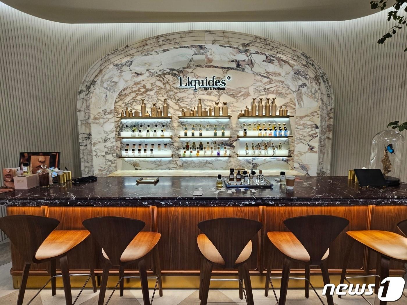 본문 이미지 - 리퀴드 퍼퓸바 청담 플래그십 스토어 내부 모습.ⓒ 뉴스1/김진희 기자.