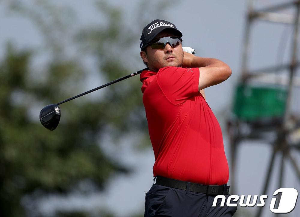 본문 이미지 - LIV 골프 프로모션 첫날  1위를 차지한 이태훈. (신한금융그룹 제공) 2023.9.10/뉴스1