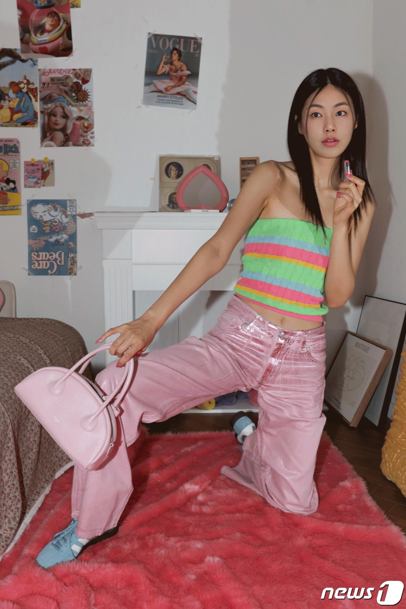 본문 이미지 - 아떼는 '글레이즘'의 23 F/W 립밤 스틱 '캐치 키치' 에디션을 출시했다.(아떼제공)