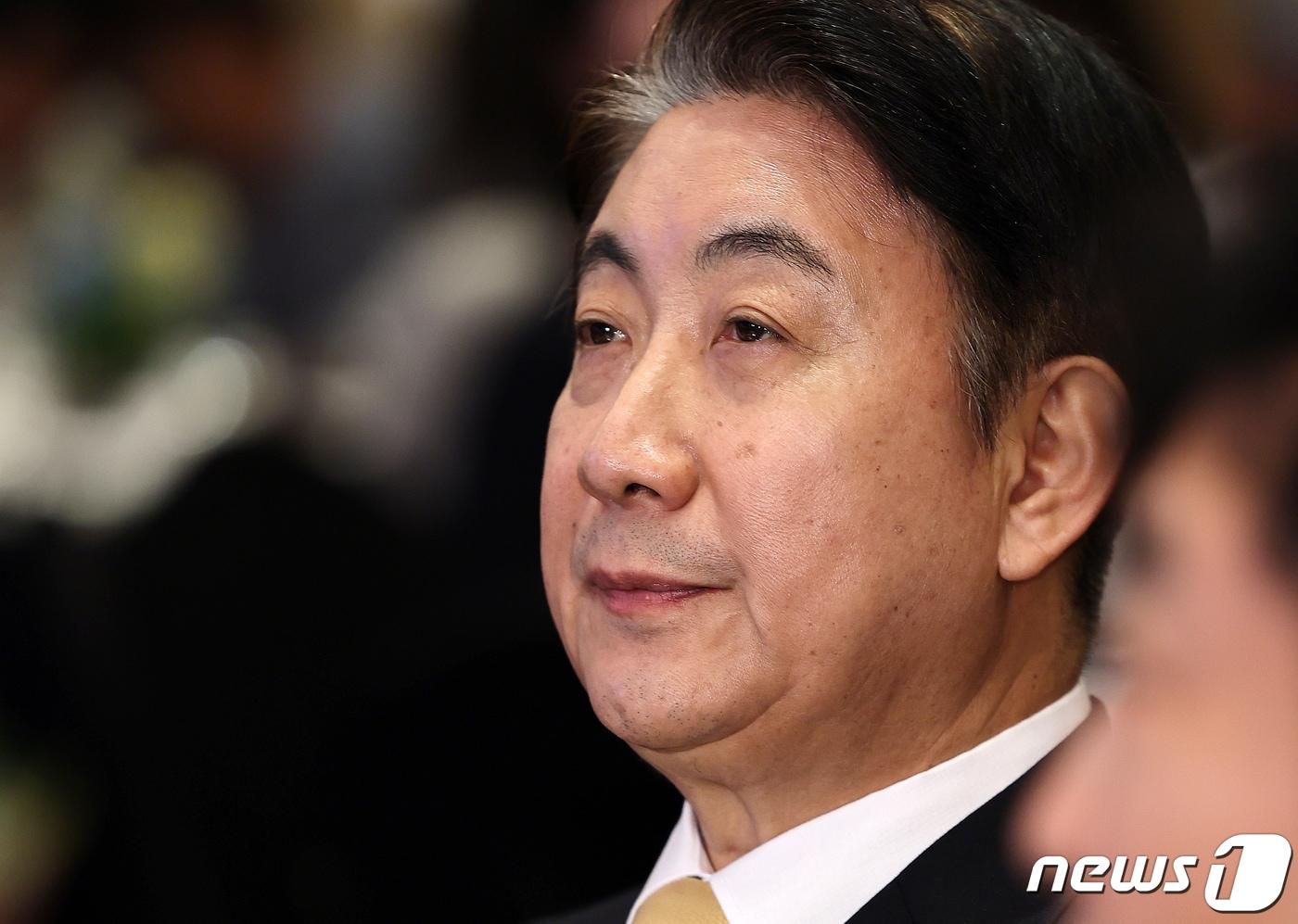 본문 이미지 - 이동관 방송통신위원회 위원장이 11일 오전 서울 중구 롯데호텔에서 열린 2023 방송통신위원회 방송대상 시상식에 참석해 무대를 응시하고 있다. 2023.9.11/뉴스1 ⓒ News1 김진환 기자