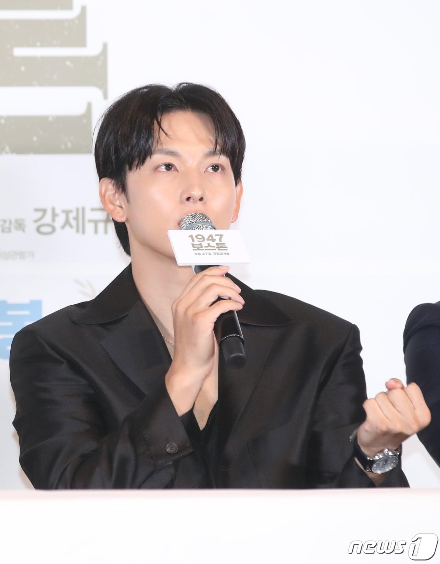 본문 이미지 - 배우 임시완이 11일 서울 광진구 롯데시네마 건대입구에서 열린 영화 '1947 보스톤‘(감독 강제규) 언론시사회에서 인사말을 하고 있다. '1947 보스톤'은 한국 마라톤의 전설 손기정(하정우 분)과 또 다른 영웅 서윤복(임시완 분)의 실제 이야기를 그린 작품이다. 2023.9.11/뉴스1 ⓒ News1 권현진 기자
