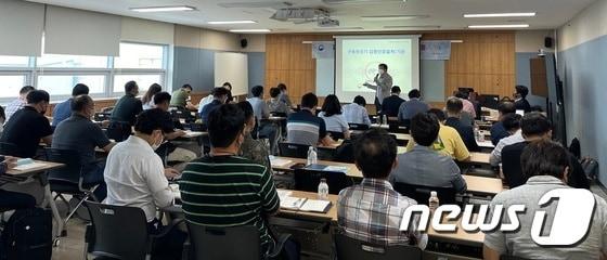 본문 이미지 - 작년 8월16일 열린 제1회 군용항공기 감항 인증 중소기업 설명회. (방위사업청 제공)
