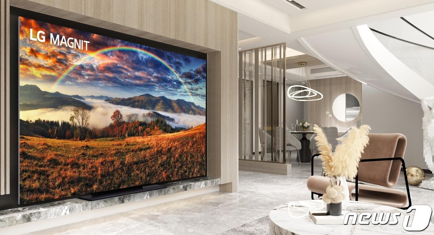  LG전자가 최근 선보인 가정용 118형 '마이크로 LED' TV. (LG전자 제공) 