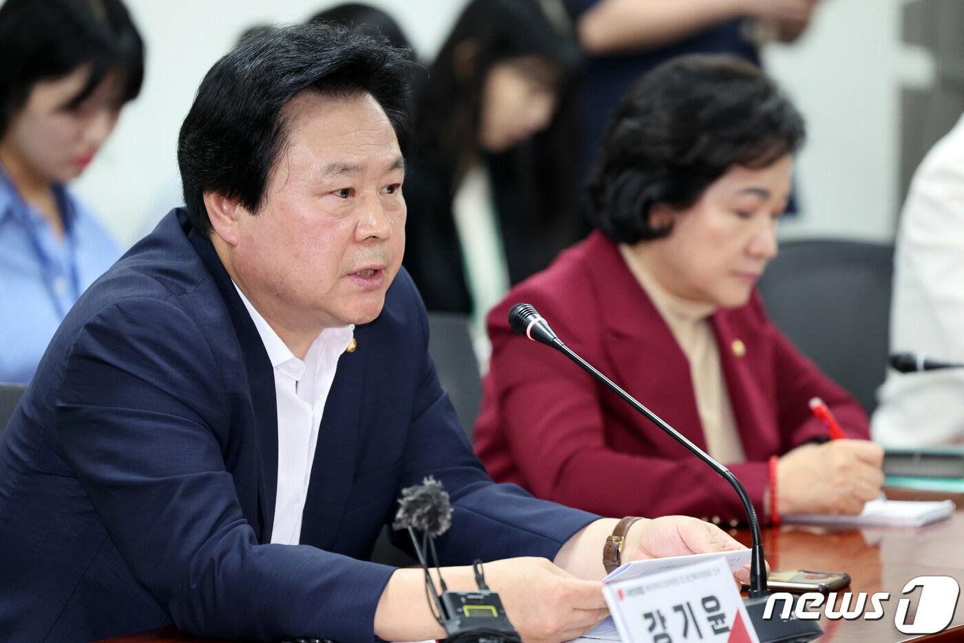 본문 이미지 - 강기윤 국민의힘 보건복지위원회 간사가 12일 오후 서울 여의도 국회에서 열린 '제3차 기초생활보장 종합계획(2024~2026)' 발표 관련 실무당정협의회에서 모두발언을 하고 있다. 2023.9.12/뉴스1 ⓒ News1 황기선 기자
