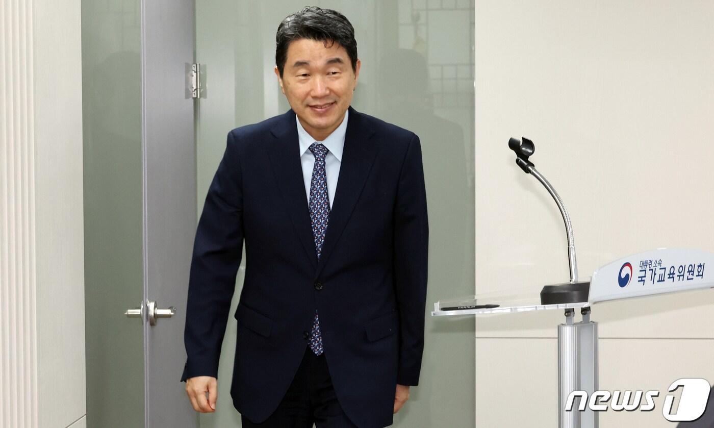 이주호 사회부총리 겸 교육부 장관이 13일 오전 서울 종로구 세종대로 정부서울청사에서 열린 제3차 영유아교육·보육통합 추진위원회에 참석하고 있다. 2023.9.13/뉴스1 ⓒ News1 김명섭 기자