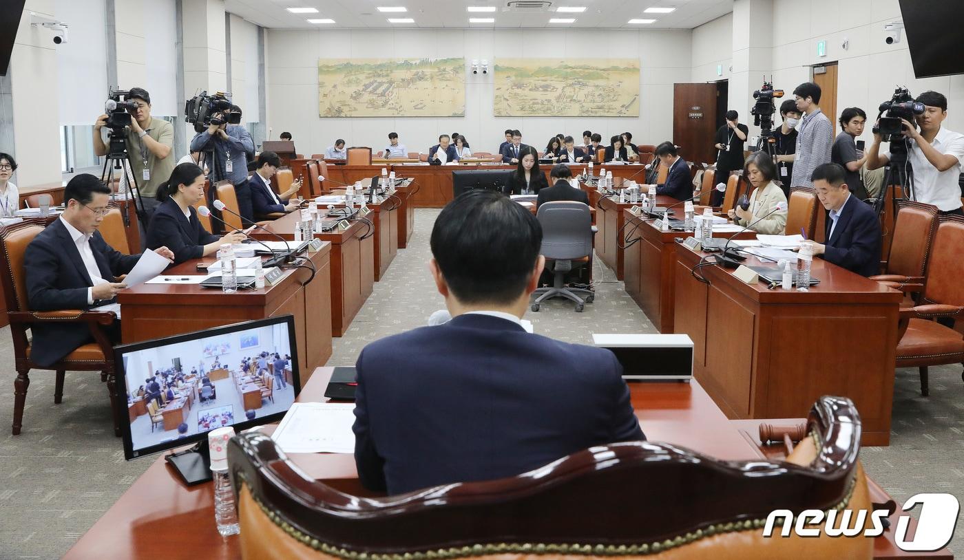 김영호 국회 교육위 법안심사소위원장이13일 오전 서울 여의도 국회에서 열린 교육위원회 법안심사소위원회를 주재하고 있다. 2023.9.13/뉴스1 ⓒ News1 임세영 기자