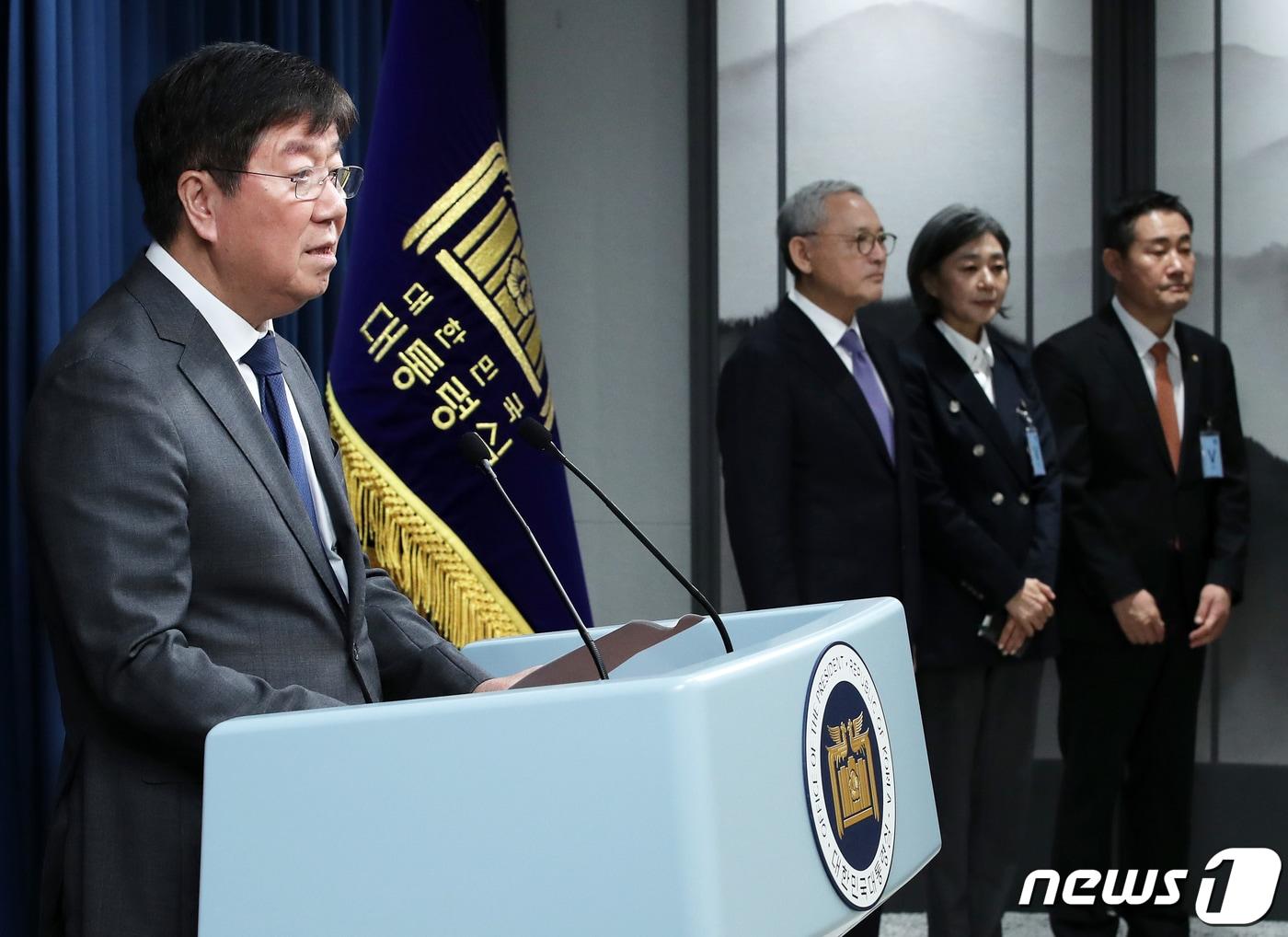 본문 이미지 - 김대기 대통령실 비서실장이 13일 오후 용산 대통령실 청사에서 국방부·문화체육관광부·여성가족부 신임 장관 후보자를 발표하고 있다. 2023.9.13/뉴스1 ⓒ News1 오대일 기자