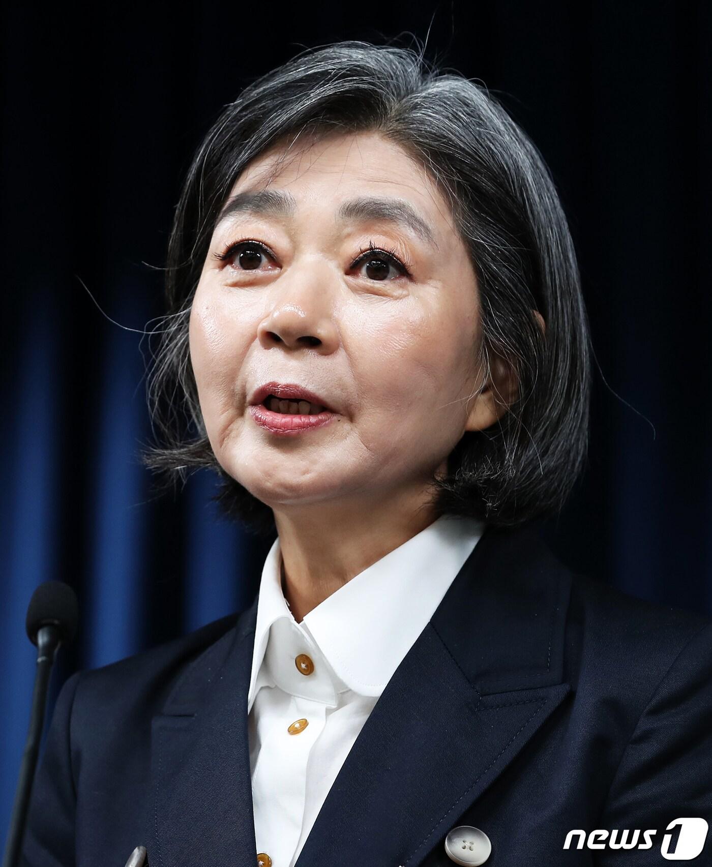 본문 이미지 - 여성가족부 장관 후보자에 지명된 김행 전 국민의힘 비상대책위원이 13일 오후 용산 대통령실 청사에서 열린 정무직 인선 발표 브리핑에서 소감을 밝히고 있다. 2023.9.13/뉴스1 ⓒ News1 오대일 기자