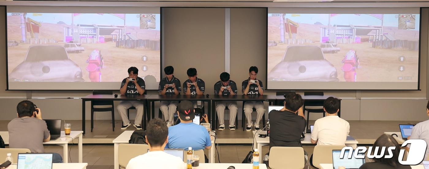 본문 이미지 -  대한민국 e스포츠 ‘배틀그라운드 모바일’ 대표팀 선수들의 시연 모습. (자료사진) 2023.9.13/뉴스1 ⓒ News1 김진환 기자