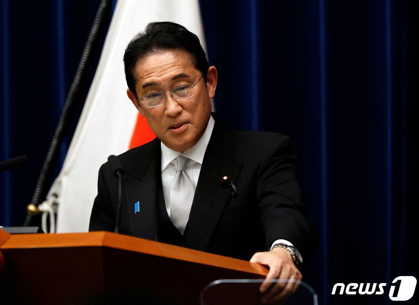 본문 이미지 - 기시다 후미오 일본 총리가 13일(현지시각) 도쿄 총리 관저에서 기자회견을 하고 있다. 2023.09.13 ⓒ AFP=뉴스1 ⓒ News1 우동명 기자
