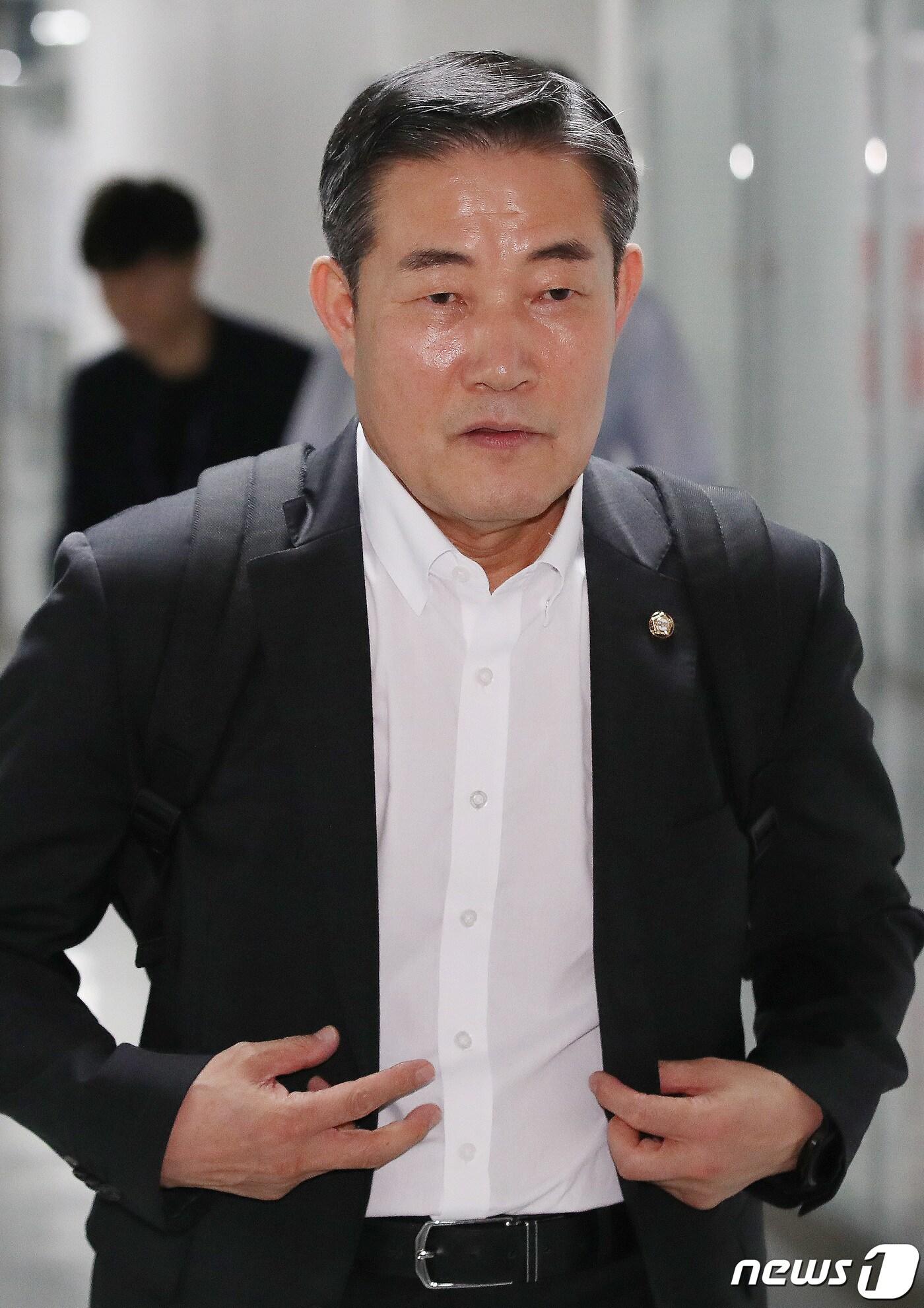 본문 이미지 - 신원식 국방부 장관 후보자가 14일 서울 여의도 국회 의원회관 의원실로 출근하고 있다. 2023.9.14/뉴스1 ⓒ News1 임세영 기자