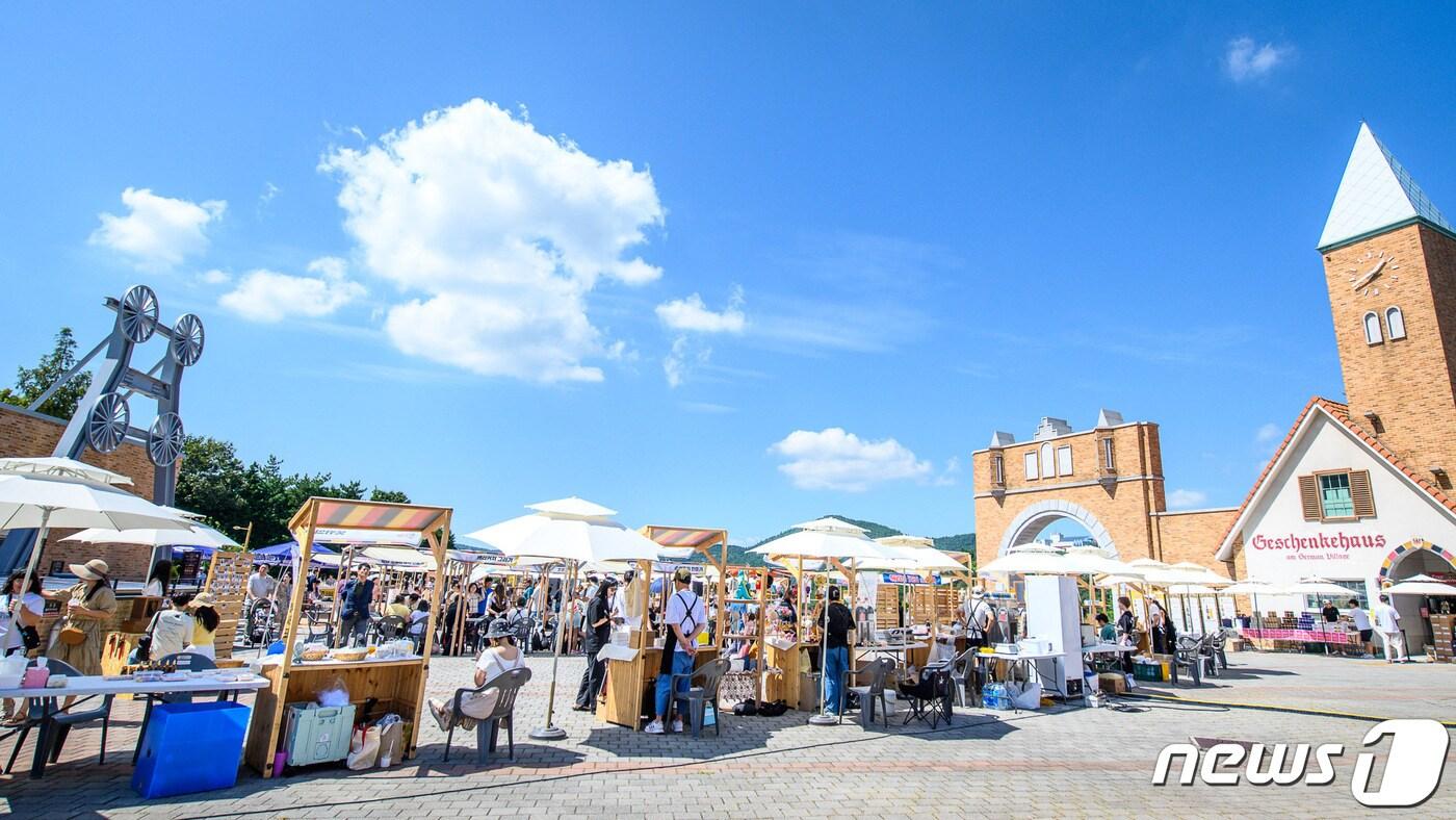 남해 독일마을에서 진행된 도르프 청년마켓(남해군 제공).