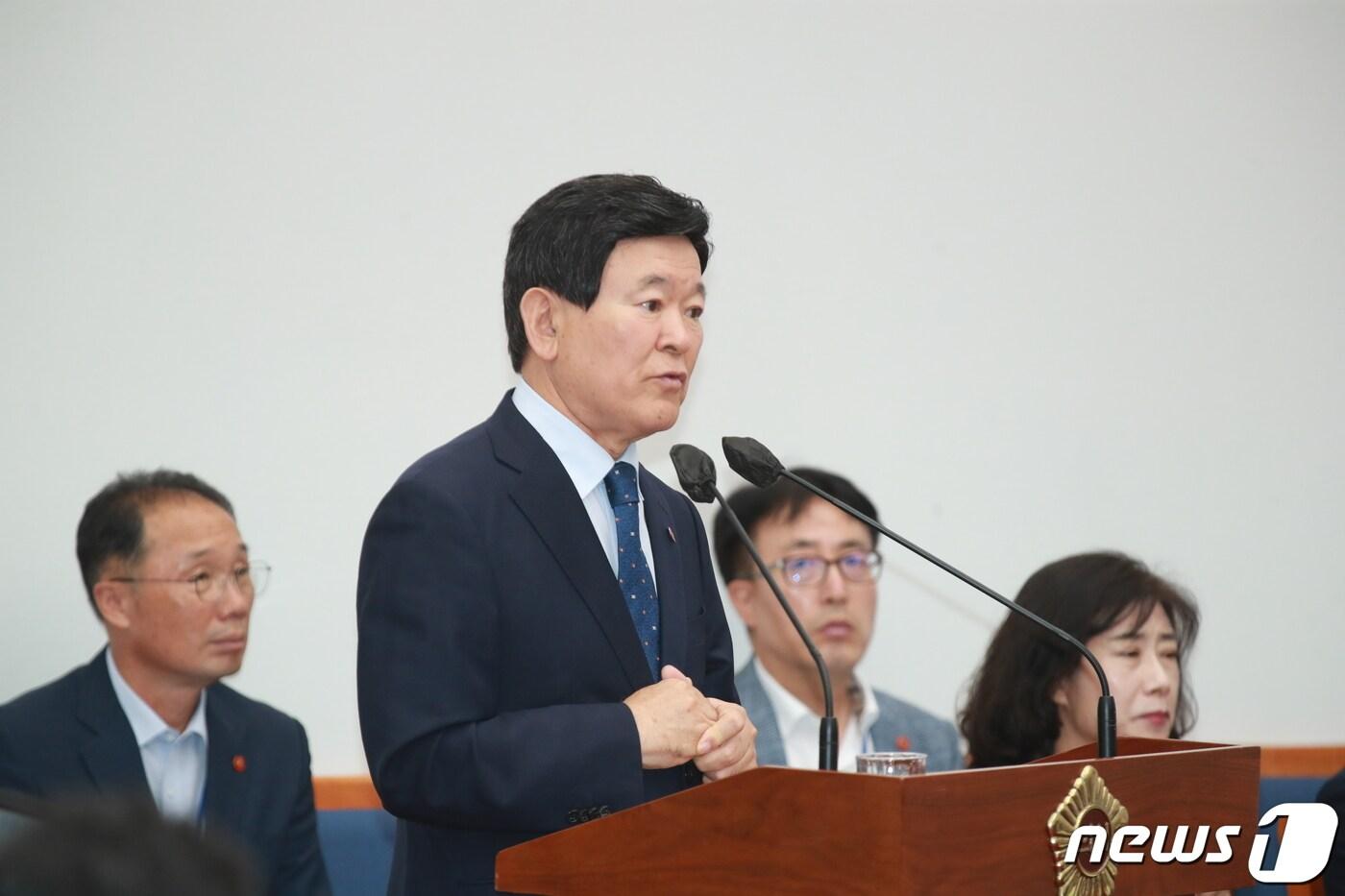 김광수 제주교육감이 14일 제주도의회 제420회 임시회 교육행정질문에서 답변하고 있다.&#40;제주도의회 제공&#41;./뉴스1 