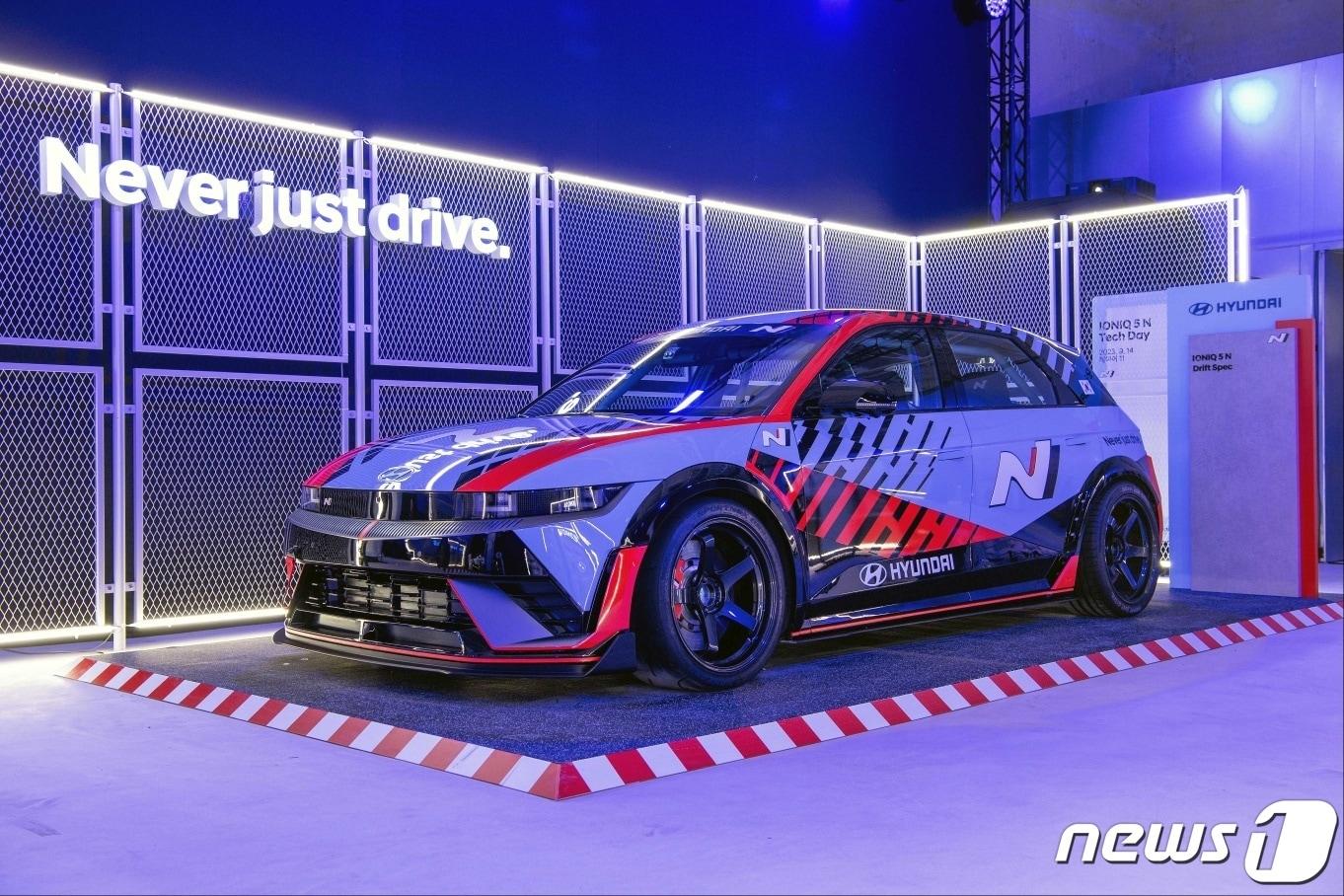 본문 이미지 -  현대자동차의 첫 고성능 순수 전기차 '아이오닉 5 N'.(현대차 제공)ⓒ 뉴스1