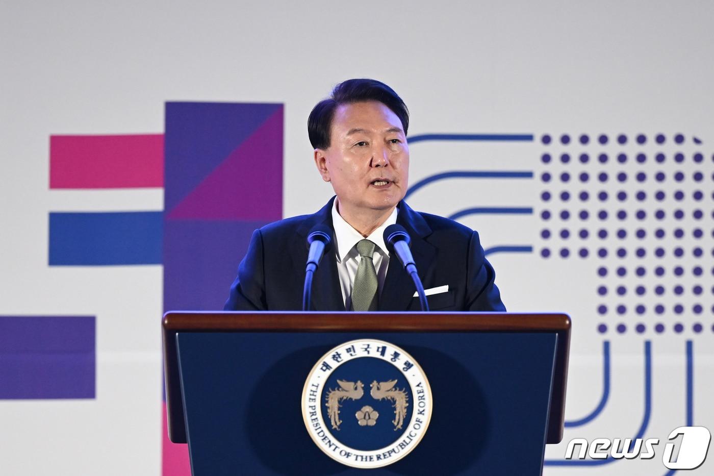 본문 이미지 - 윤석열 대통령이 14일 부산 해운대구 영화의전당에서 열린 '2023년 청년의 날 기념식'에서 기념사를 하고 있다. (대통령실 제공) 2023.9.14/뉴스1 ⓒ News1 오대일 기자