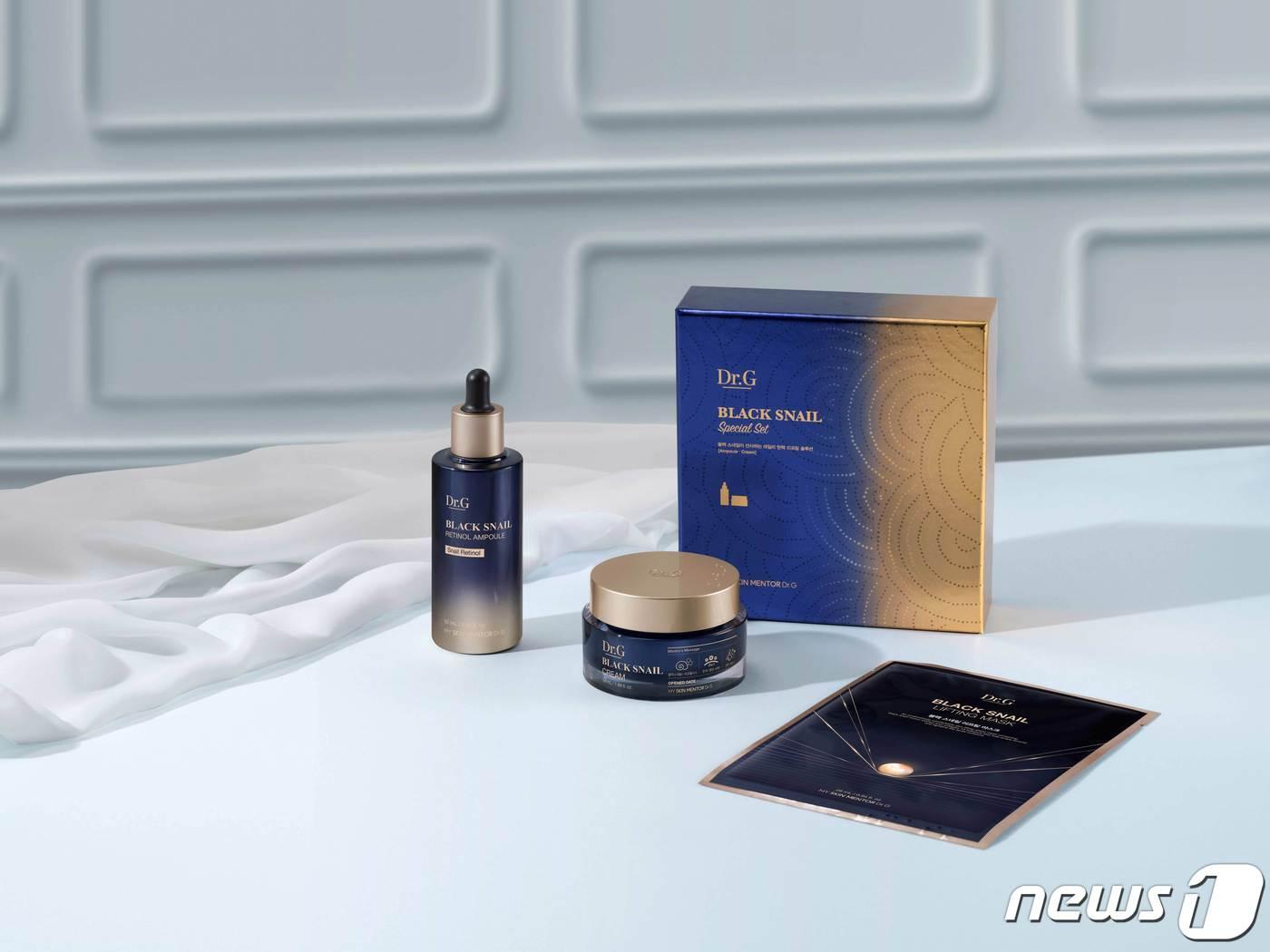 본문 이미지 - 고운세상코스메틱의 더마코스메틱 브랜드 닥터지는 30일까지 '올리브영 추석 기프트 대전'에서 누적 판매량 3000만 개를 돌파한 국민 안티에이징 '블랙 스네일' 선물 세트를 선보인다.(닥터지 제공)