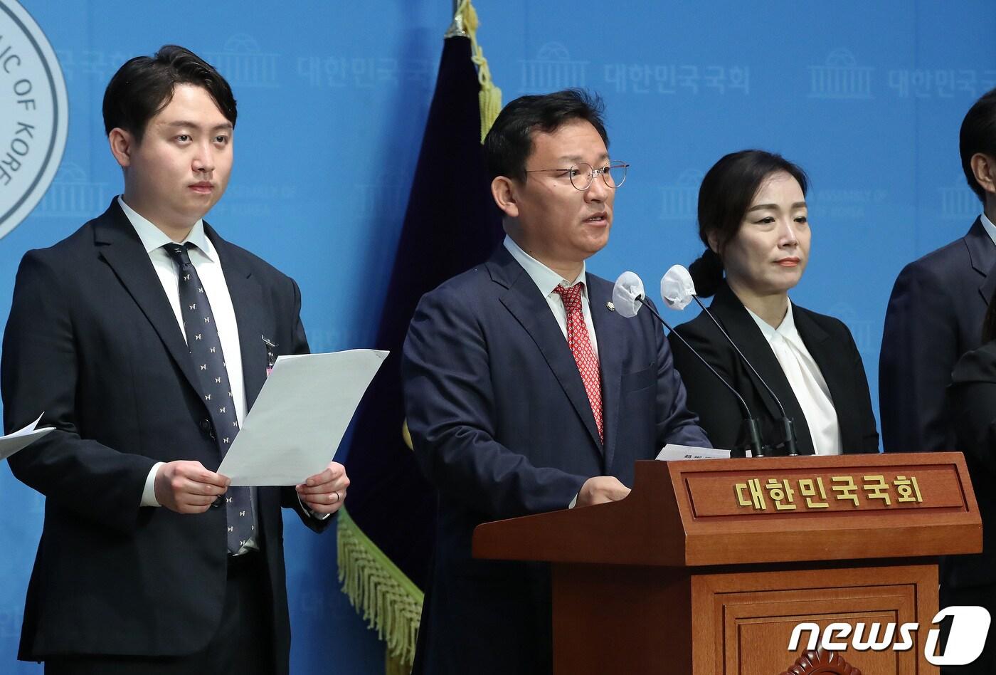 본문 이미지 - 김형동 국민의힘 노동개혁특위 간사 및 위원들이 15일 오전 서울 여의도 국회 소통관에서 철도노조 불법파업 철회 촉구 기자회견 하고 있다. 2023.9.15/뉴스1 ⓒ News1 임세영 기자