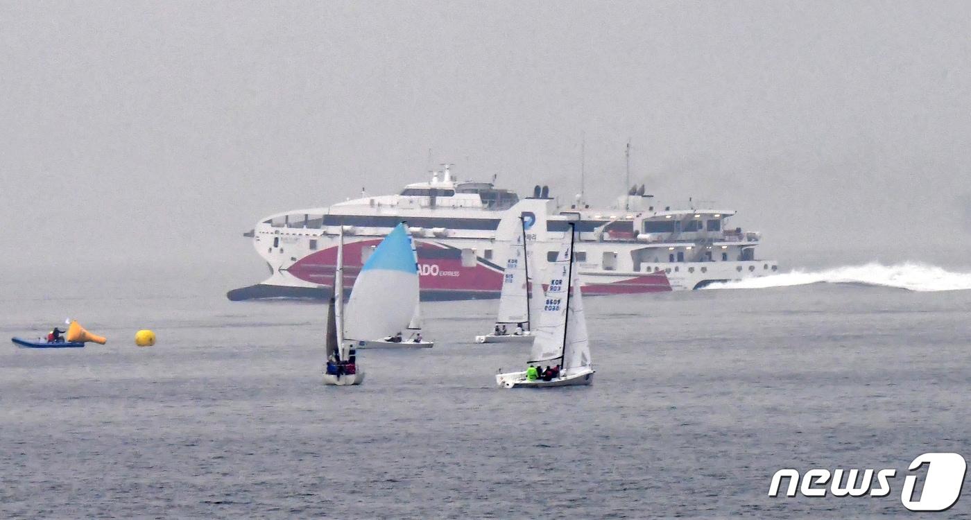 경북 포항시 여객터미널을 출항한 대저해운(주) 포항~울릉간 정기여객선 대저해운 엘도라도 익스프레스호 모습. (뉴스1 자료, 제판매 및 DB금지)  2023.9.16/뉴스1 ⓒ News1 최창호 기자
