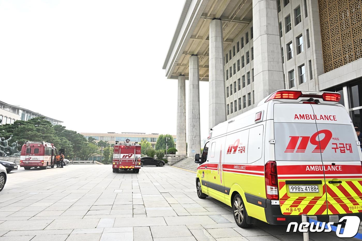 본문 이미지 - 119 구급대 차량이 서있는 모습. (공동취재)  ⓒ News1 송원영 기자