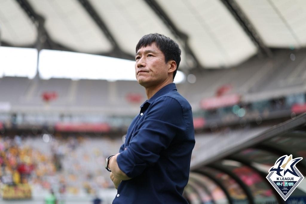 본문 이미지 - 이정효 광주FC 감독 (한국프로축구연맹 제공)