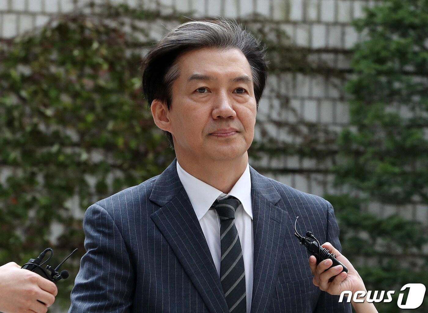 본문 이미지 - 자녀 입시비리와 유재수 전 부산시 경제부시장 감찰 무마 혐의로 재판에 넘겨진 조국 전 법무부 장관이 18일 오후 서울 서초구 서울고등법원에서 열린 2심 공판에 출석하고 있다. 2023.9.18/뉴스1 ⓒ News1 박세연 기자