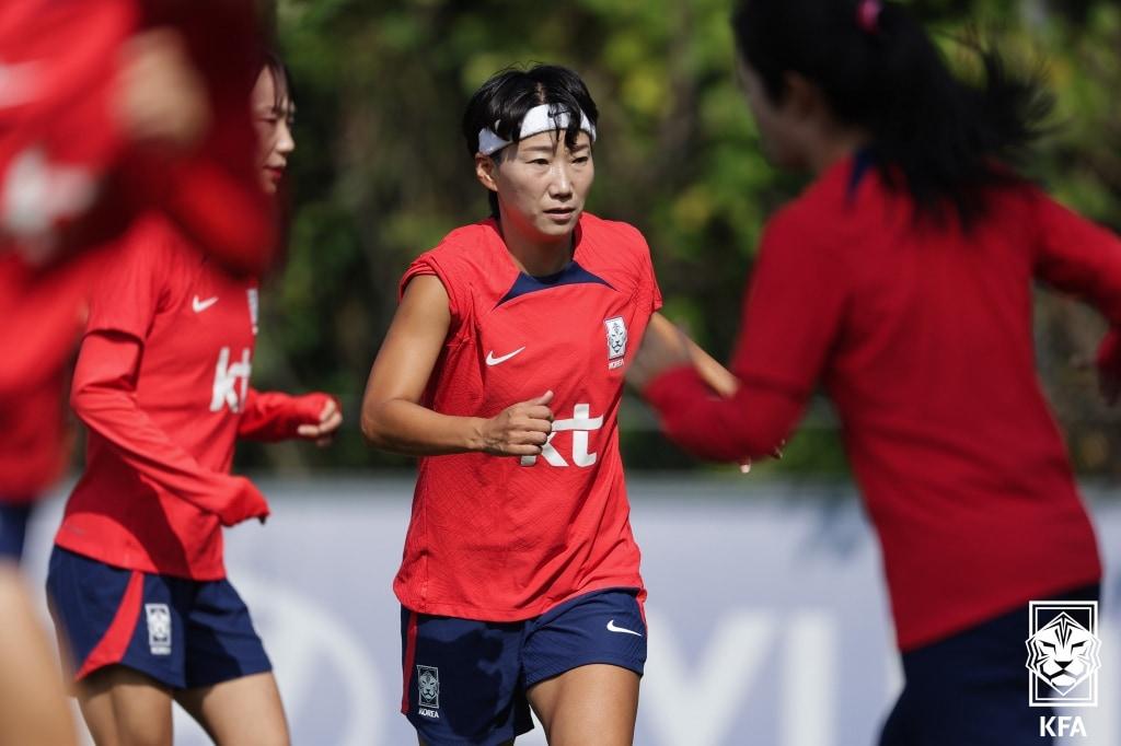 본문 이미지 - 항저우 아시안게임 여자 축구 대표팀의 권하늘이 18일 경기 파주시 축구국가대표트레이닝센터(NFC)에서 훈련을 하고 있다. (대한축구협회 제공) 2023.9.18/뉴스1