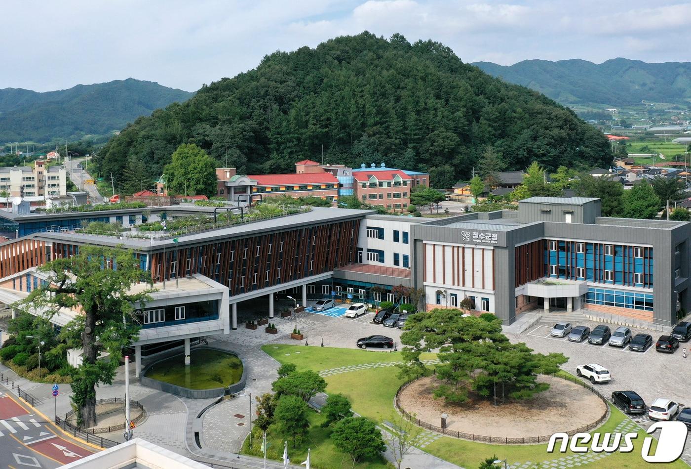 본문 이미지 - 전북 장수군은 재활용 불가 영농폐기물 집중수거기간을 운영한다고 18일 밝혔다.(장수군 제공)2023.9.18/뉴스1
