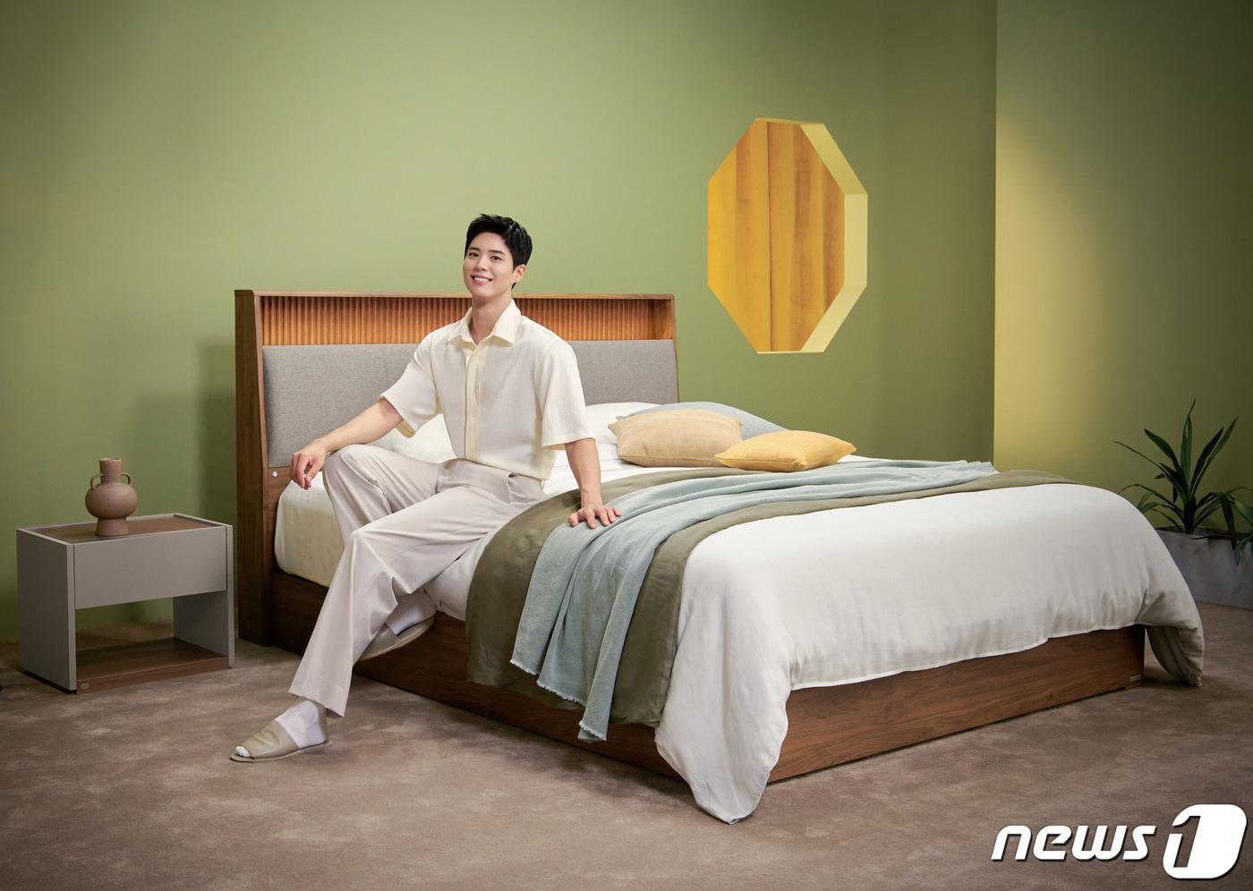 LUCE-III와 전속모델 박보검 이미지(에이스침대 제공) 