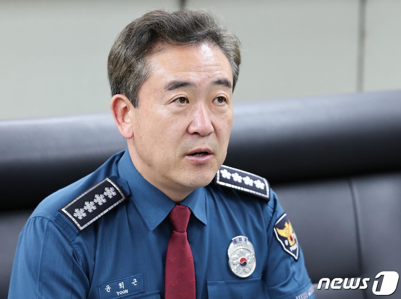 본문 이미지 - 윤희근 경찰청장이 18일 서울 서대문구 경찰청에서 기자들과 만나 조직재편안 관련 발언을 하고 있다. 2023.9.18/뉴스1 ⓒ News1 허경 기자