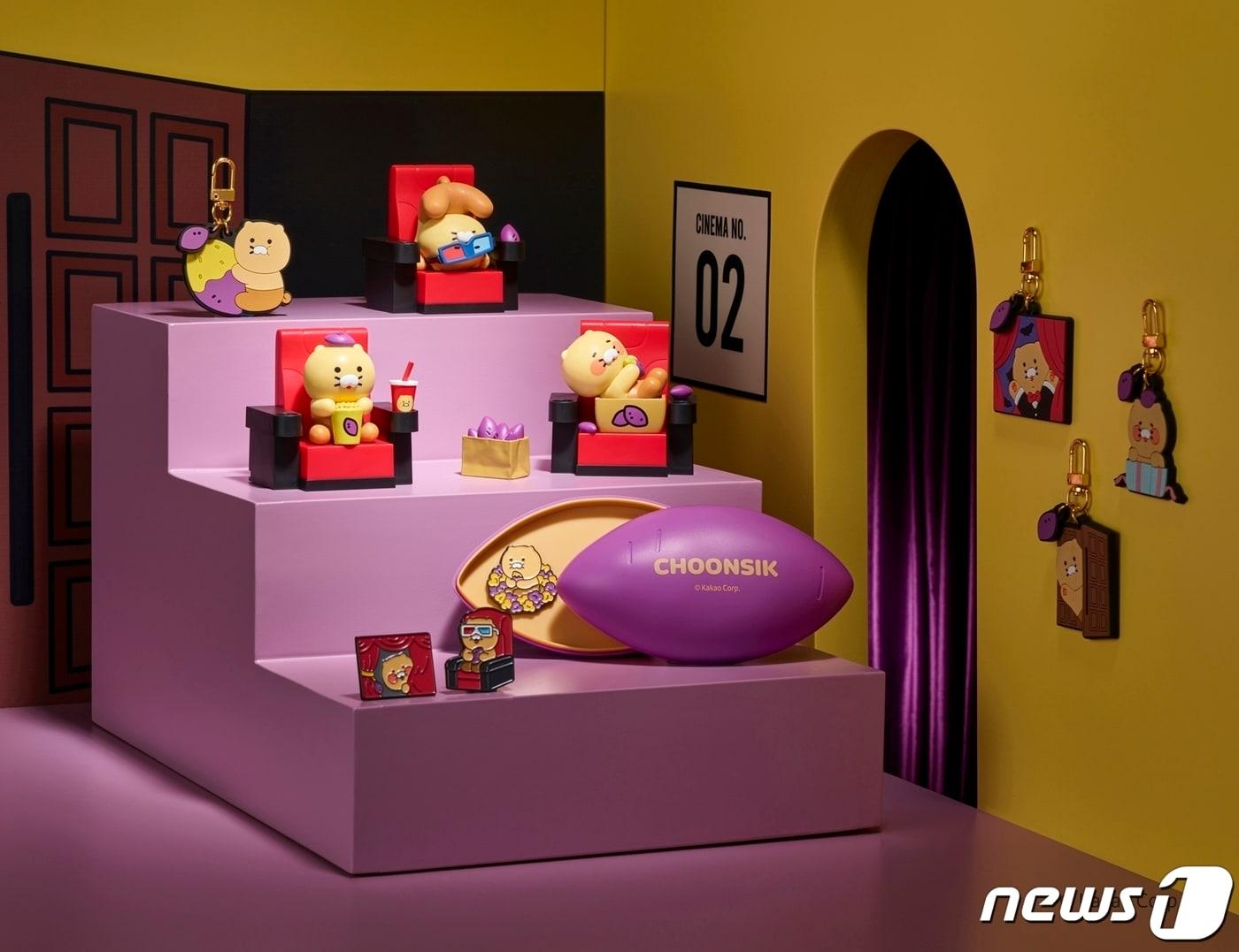 본문 이미지 - CGV&times;카카오프렌즈 춘식이 굿즈(CGV 제공)