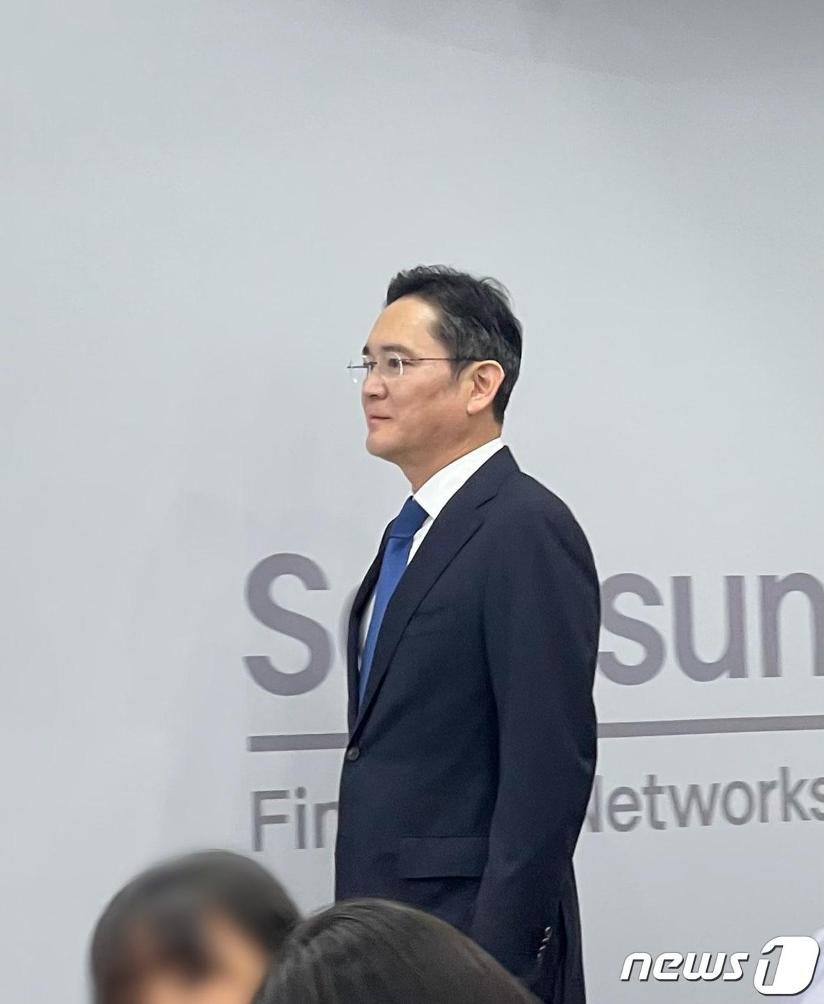 본문 이미지 - 이재용 삼성전자 회장이 19일 '안내견 사업 30주년 기념식'을 찾았다. 2023.9.19/뉴스1 ⓒ News1 강태우 기자 