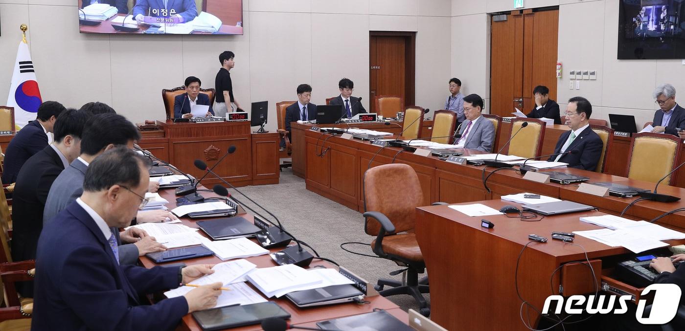 조승래 국회 과방위 안조위원장이 19일 서울 여의도 국회에서 열린 과학기술정보방송통신위원회 안건조정위원회를 주재하고 있다. 2023.9.19/뉴스1 ⓒ News1 임세영 기자