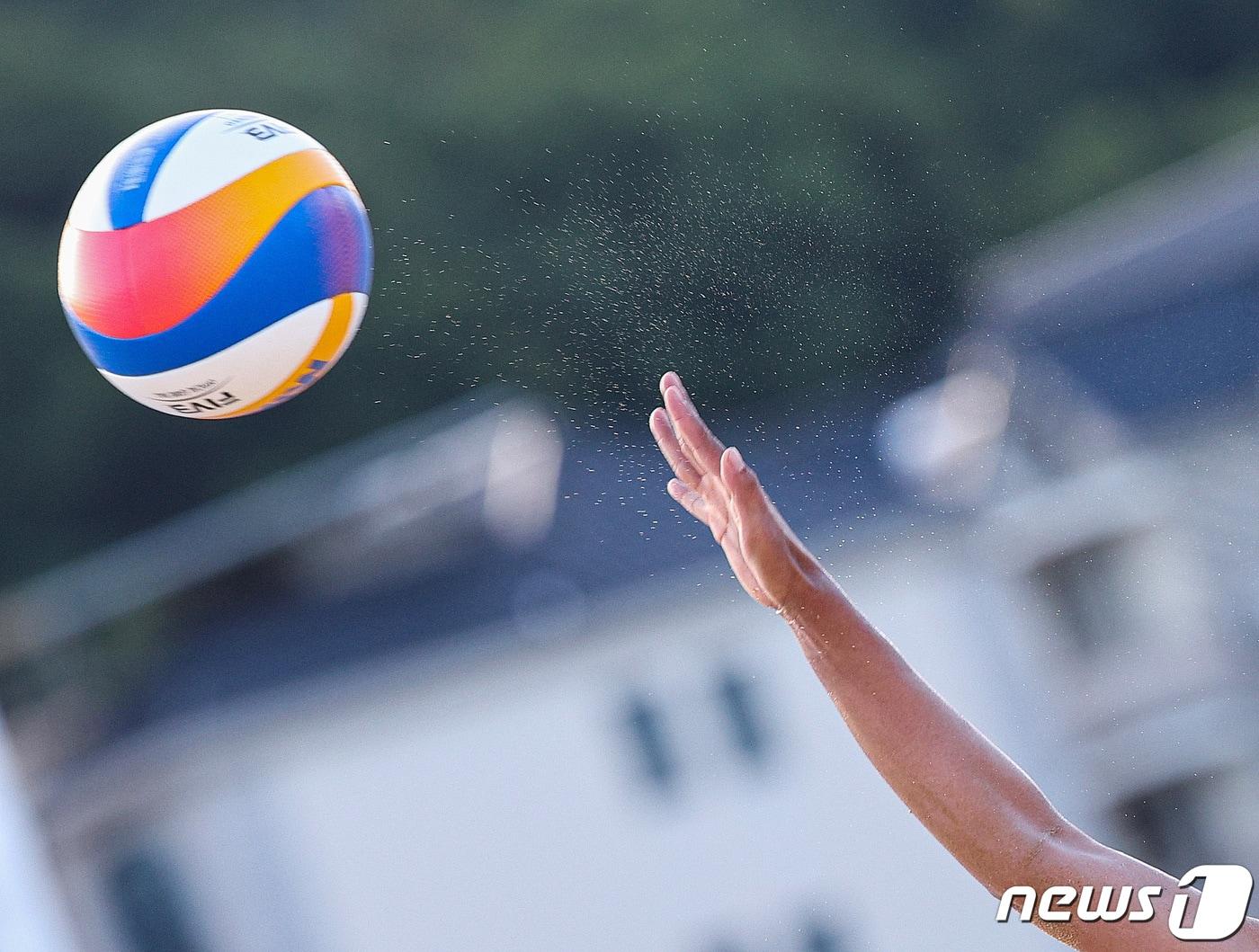 본문 이미지 - 19일 오후 중국 닝보 비치발리볼 센터에서 2022항저우 아시안게임 비치발리볼 경기가 열렸다. 2023.9.19/뉴스1 ⓒ News1 신웅수 기자