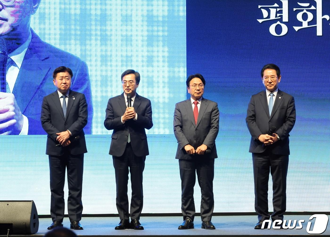 본문 이미지 - 김동연 경기도지사는 19일 63컨벤션센터 그랜드볼룸에서 열린 '9·19 평양공동선언 5주년 기념식'에서 "평화경제의 꿈, 한반도 신경제지도의 꿈을 살리기 위해 경기도가 앞장서겠다"고 밝혔다.(경기도 제공)