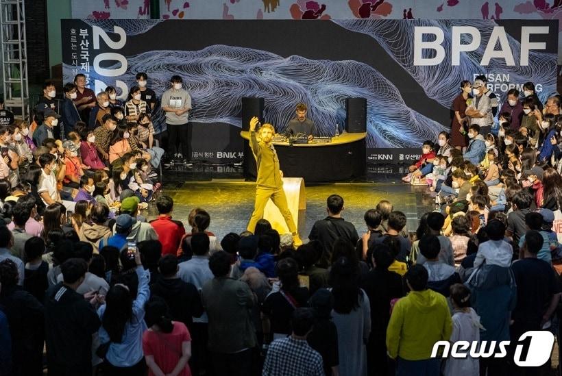 본문 이미지 - 2022 부산국제공연예술제 공연 모습.(금정문화재단 제공)