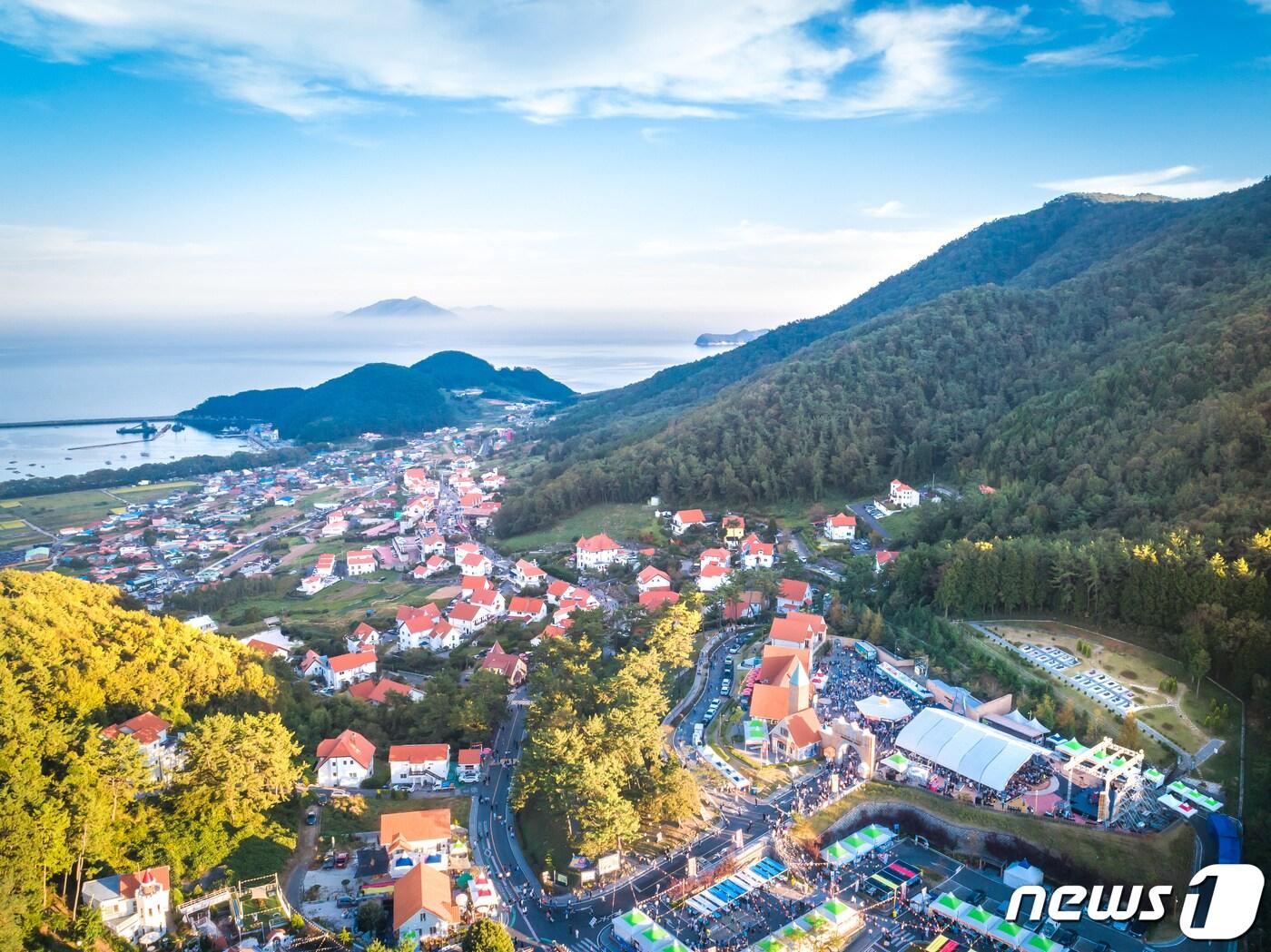 본문 이미지 - 남해 독일마을 전경(남해군 제공).