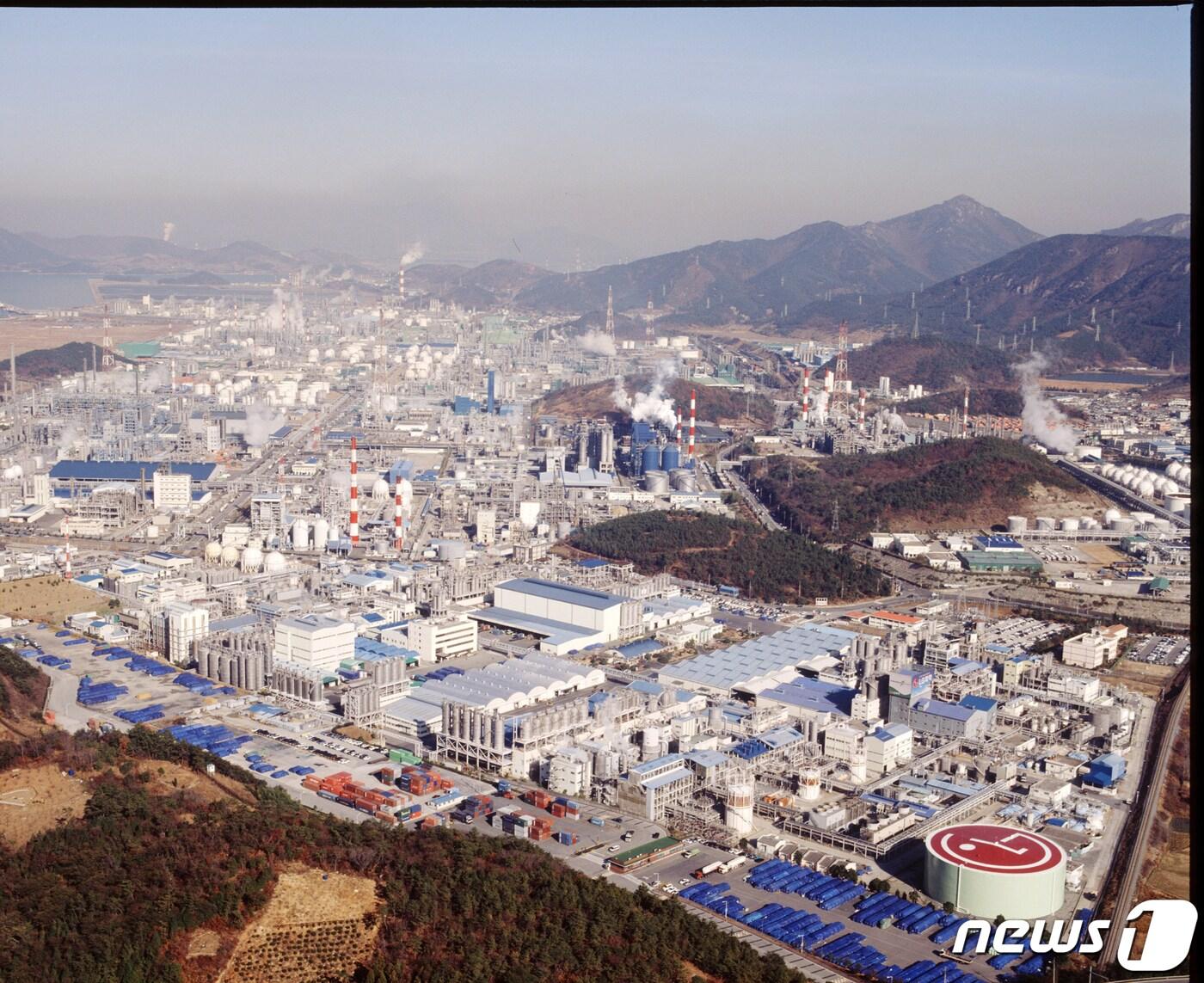 본문 이미지 - 전남 여수국가산업단지 전경.(여수시 제공)(사진은 기사와 관계없음) 2023.9.20/뉴스1 ⓒ News1 김동수 기자