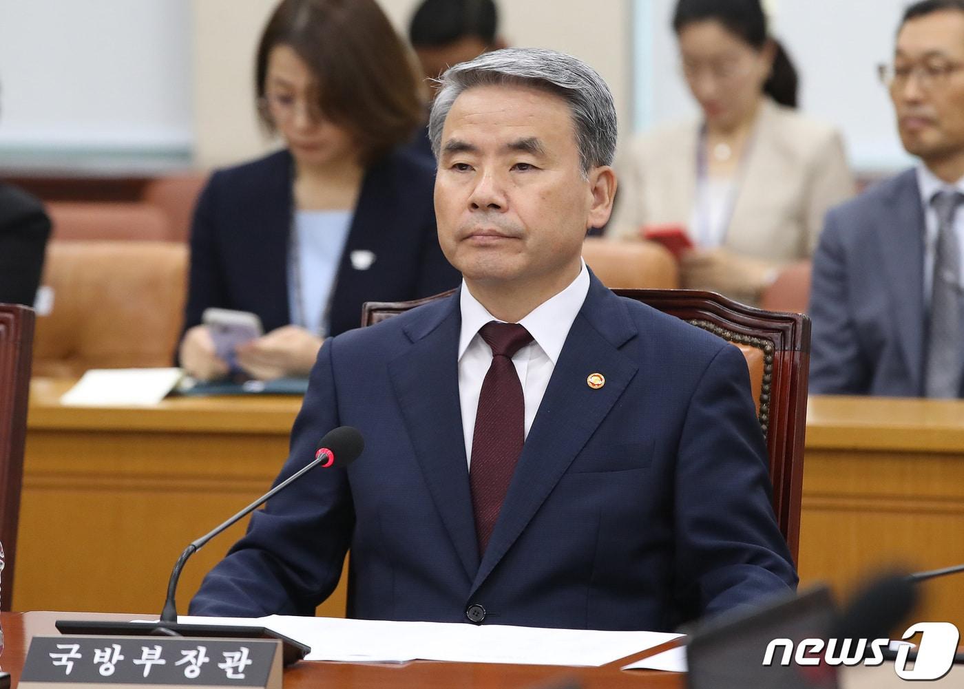 본문 이미지 - 이종섭 국방부 장관이 20일 오전 서울 여의도 국회에서 열린 국방위원회 전체회의에서 한기호 위원장의 발언을 경청하고 있다. 2023.9.20/뉴스1 ⓒ News1 임세영 기자