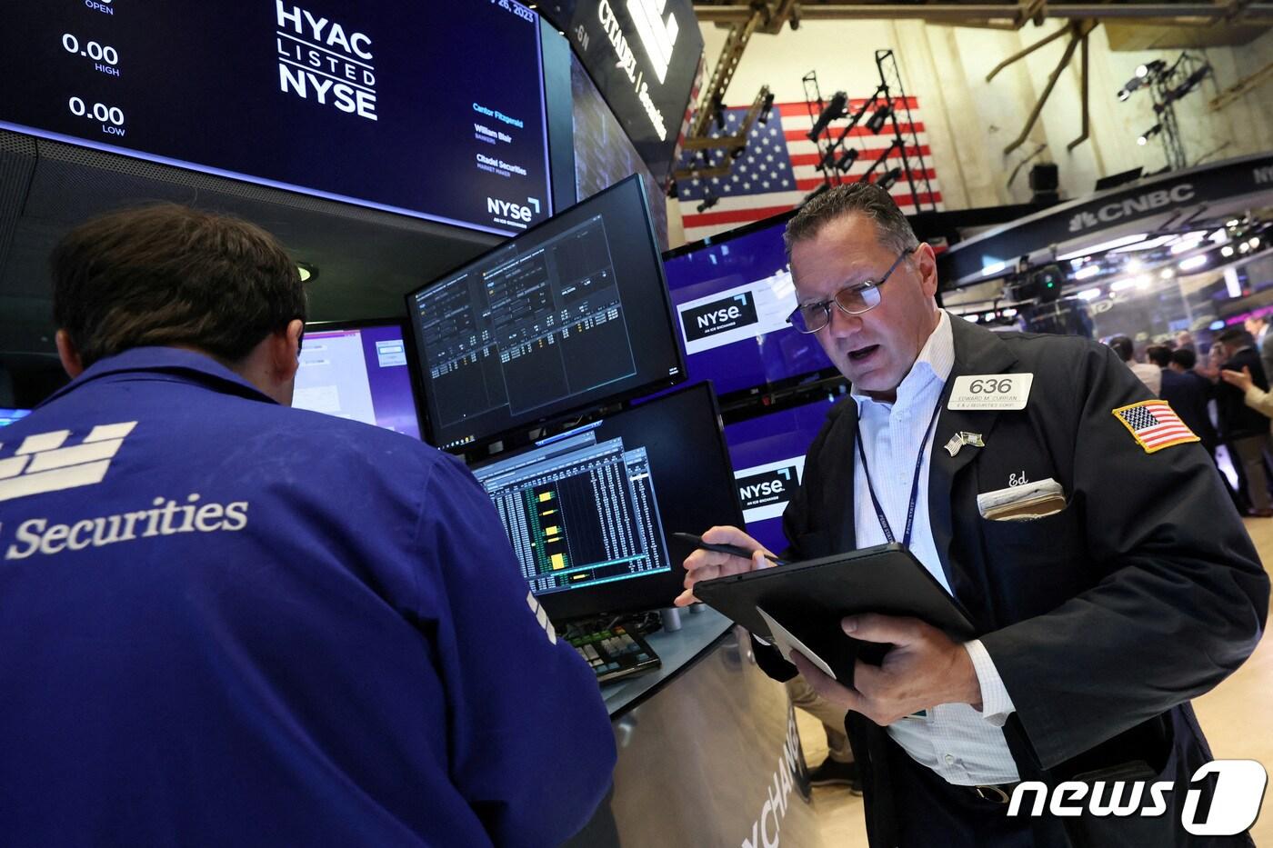 NYSE 트레이더들.  ⓒ 로이터=뉴스1