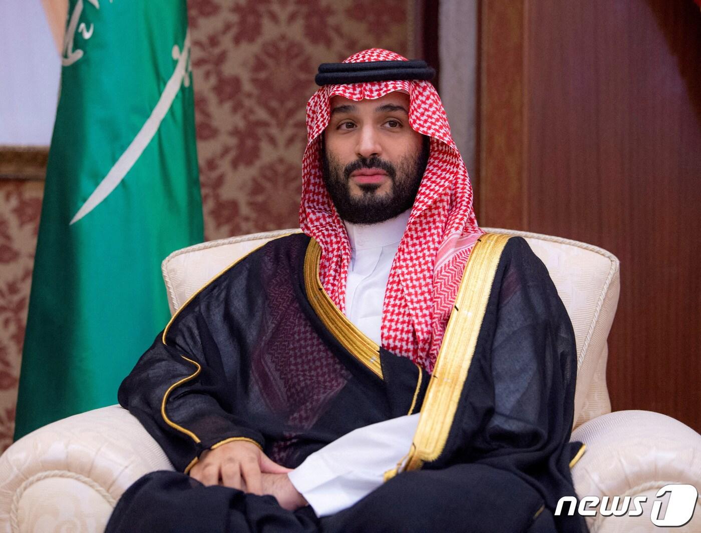 본문 이미지 - 지난 6월7일(현지시간) 사우디아라비아 제다에서 무함마드 빈살만 왕세자가 토니 블링컨 미국 국무장관과의 회담 자리에 앉아있는 모습. 2023.06.07/ ⓒ 로이터=뉴스1 ⓒ News1 장성희 기자