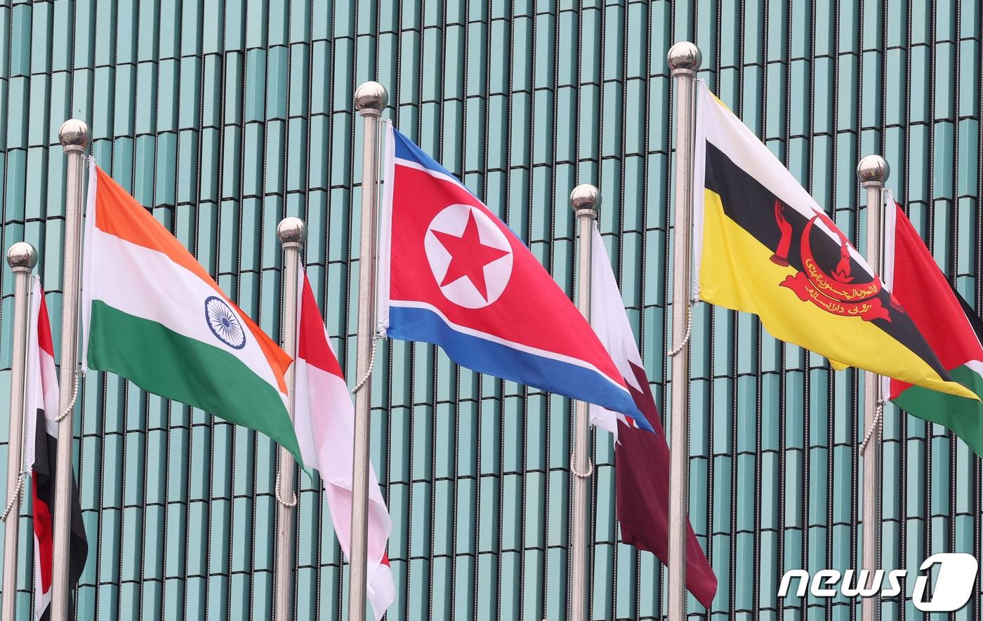 본문 이미지 - 북한 인공기. 2023.9.21 ⓒ 뉴스1 신웅수 기자